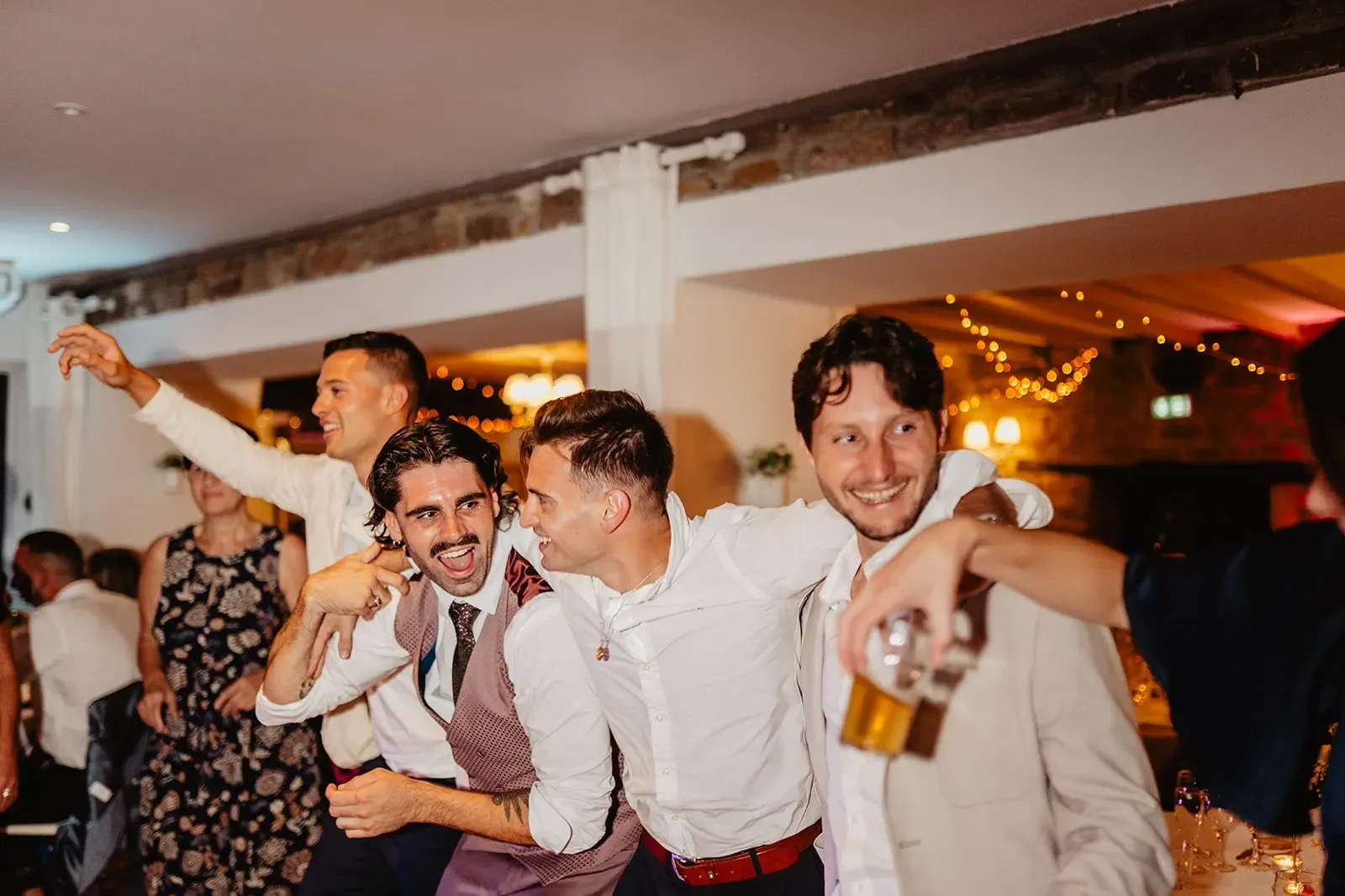 Les 3 types d’invités et comment ils influencent la soirée