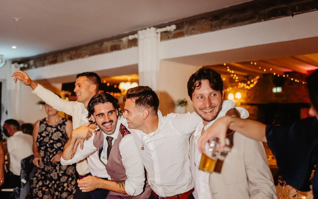 Les 3 types d’invités et comment ils influencent la soirée